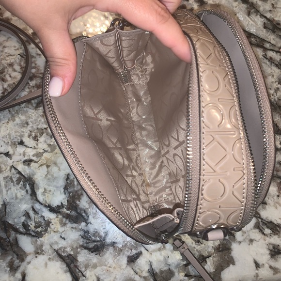 Calvin Klein Camera Crossbody, EUC - Picture 9 of 14
